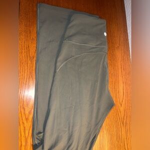 Lulu flare leggings In sage